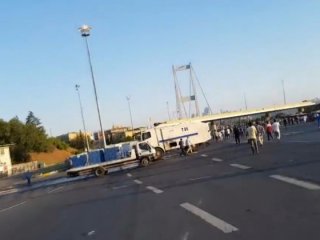 Darbeci subay Boğaziçi Köprüsü'nden halka ateş açtı