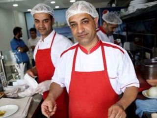 10 tankı havalimanına gitmeden durdurdu!