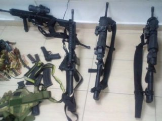 Çiğli'de okuldan cephanelik çıktı