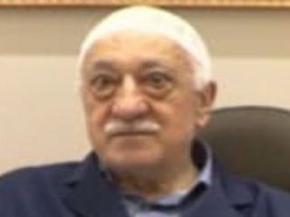 Eski FETÖ'cü abla Gülen'in kitaplarını yırttı