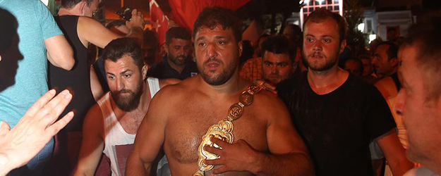 Başpehlivan Kara, 'demokrasi nöbeti'ne destek verdi