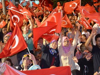 'Demokrasi nöbeti' devam ediyor