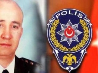 Ellerini bağlayıp başına sıkmışlar!