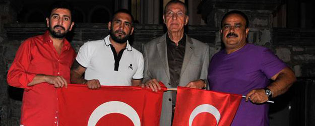 "Hakan Şükür'ün derdi varsa yüzüme söylesin!"