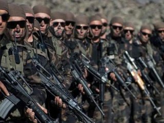 Özel harekat binasına bu afiş asıldı