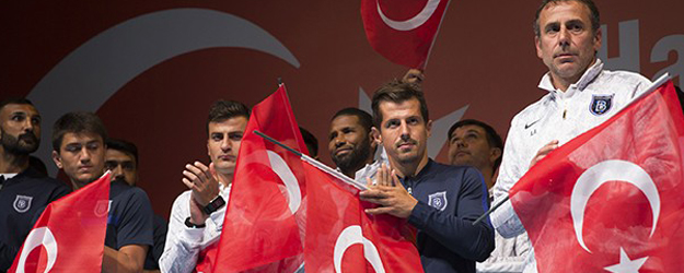 Emre Belözoğlu imzayı atıyor!