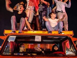 Dakika dakika FETÖ'nün darbe girişimi