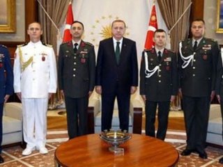 Darbeci yaverler neden ihraç edilmedi?