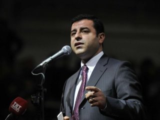 Demirtaş’tan darbe fırsatçılığı