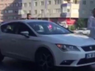 E-5 Karayolunda yol verme kavgası