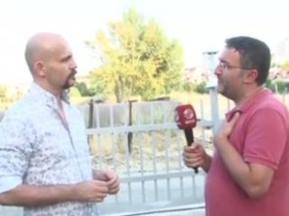 Atalay Demirci'nin yüzüne tüküren muhabir omuzlarda taşındı