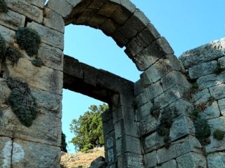 Tarihi kapıya büyük saygısızlık