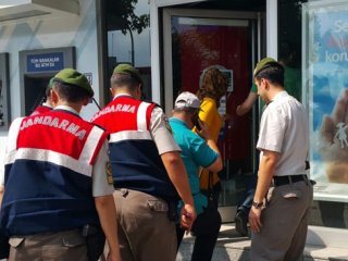 Jandarma ekipleri Bank Asya'ya girdi