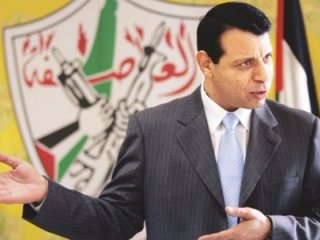 Her darbenin arkasında o var