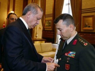 Cumhurbaşkanı Erdoğan darbeci yaverini çakıyla sınamış!