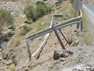 Van'da askeri aracın geçişi sırasında patlama