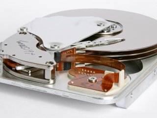 Denizde 5 harddisk bulundu