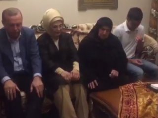 Erdoğan'dan şehit evinde Kur'an tilaveti