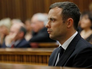 Cezaevinde bileklerini kesti