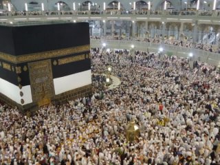 Umrede Erdoğan'a beddua seansı düzenlemişler!