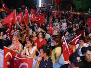 Ezan erken okununca darbe girişimi sandılar