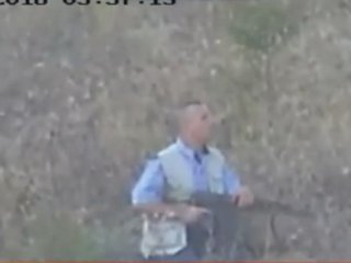 Sivil kıyafetleriyle koşup çatıştılar!