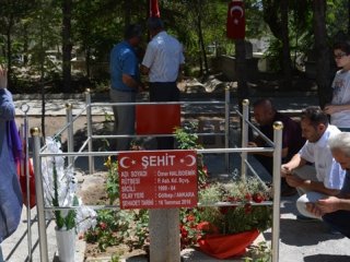 Şehit Halisdemir'in kabrini 100 bin kişi ziyaret etti