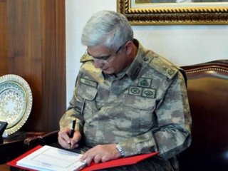 Darbeci general Ermiş kıvırdı