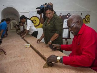 90’ıncı yaşına özel 90 metrelik puro hazırlandı