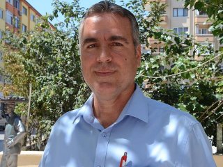 Akademisyenin başörtülü eşini askeri tesise almadılar!