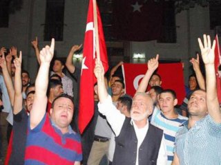 Halk Siirt'te teröre karşı "huzur nöbeti" tutmaya başladı