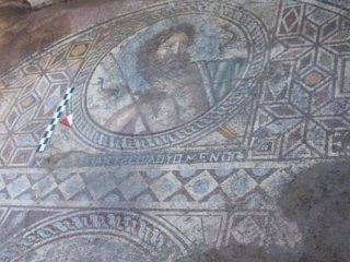 Antik kentte 'Poseidon' tasvirli mozaik bulundu