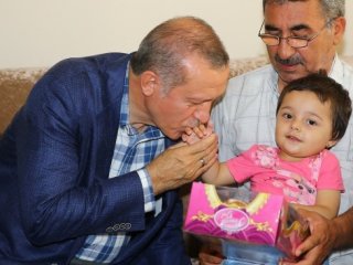 Erdoğan, 15 Temmuz Şehitlerinin ailelerini ziyaret etti