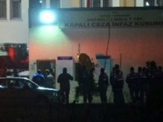 Cezaevi müdürü FETÖ'den gözaltına alındı