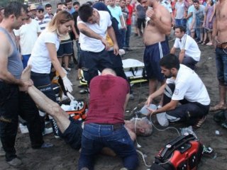 Karadeniz’in dev dalgaları iki kişiyi yuttu