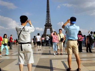 Paris milyonlarca turist kaybetti