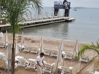 Başörtülüye "laikliğe aykırı" deyip ceza kestiler