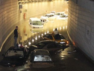 Ankara sele teslim oldu