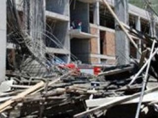 Bingöl'de inşaat iskelesi çöktü: 5 yaralı