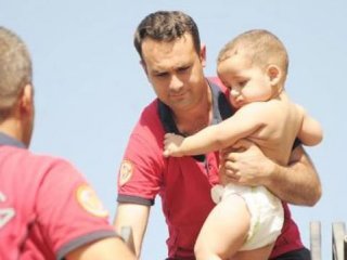 Suriyeli kardeşleri itfaiye kurtardı