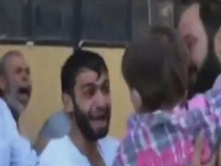 Öldüğünü sandığı çocuğunu gören babanın duygulandıran anları