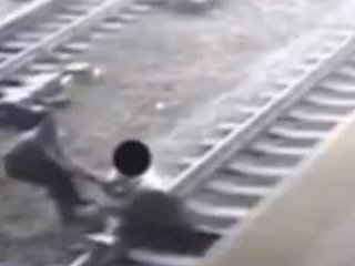 İntihar etmek isteyen adam son anda kurtarıldı