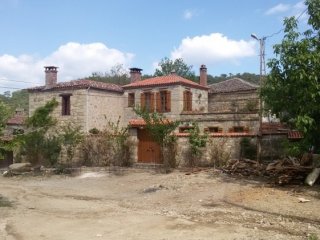 Bu köydeki ev fiyatları dudak uçuklatıyor!