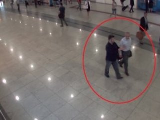 Biri yaklandı sıra diğerinde!