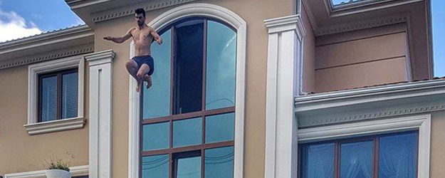 3. kattan havuza atlayan Kenan Sofuoğlu hastanelik oldu