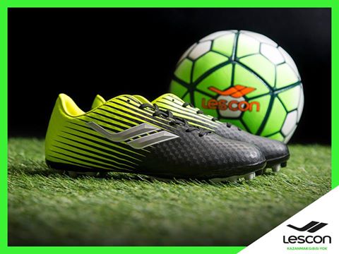 Sahada Yüksek Performans için Lescon Halı Saha Ayakkabısı
