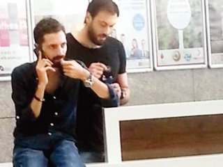 Gökhan Demirkol gündüzleri fotokopicide çalışıyor