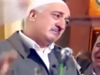 Gülen'in yanındaki yelpazeci çocuk bakın kim çıktı!