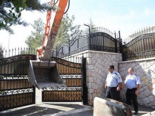 İpek’in İncek’teki malikanesinde yıkım başladı