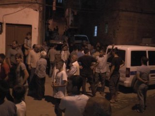 Şanlıurfa'da Suriyelilerin kaldığı mahalle karıştı: 3 yaralı